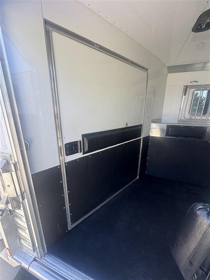 Used 2020 4 Star 3 Horse w/ Living Quarters