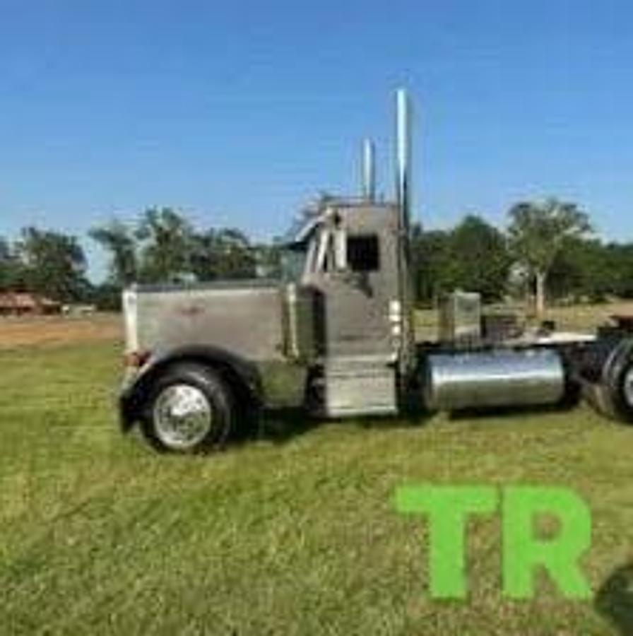 Used 2002 Peterbilt 379 Day Cab