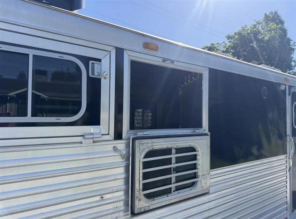 Used 1999 Elite 3 Horse LQ Trailer