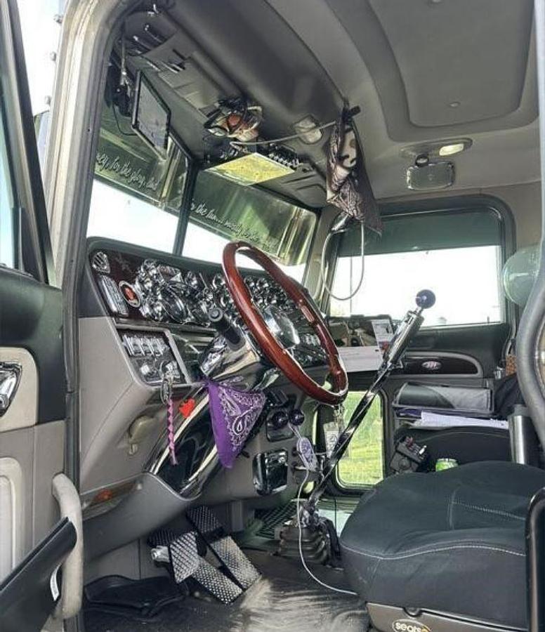 Used 2013 Peterbilt 389 Glider