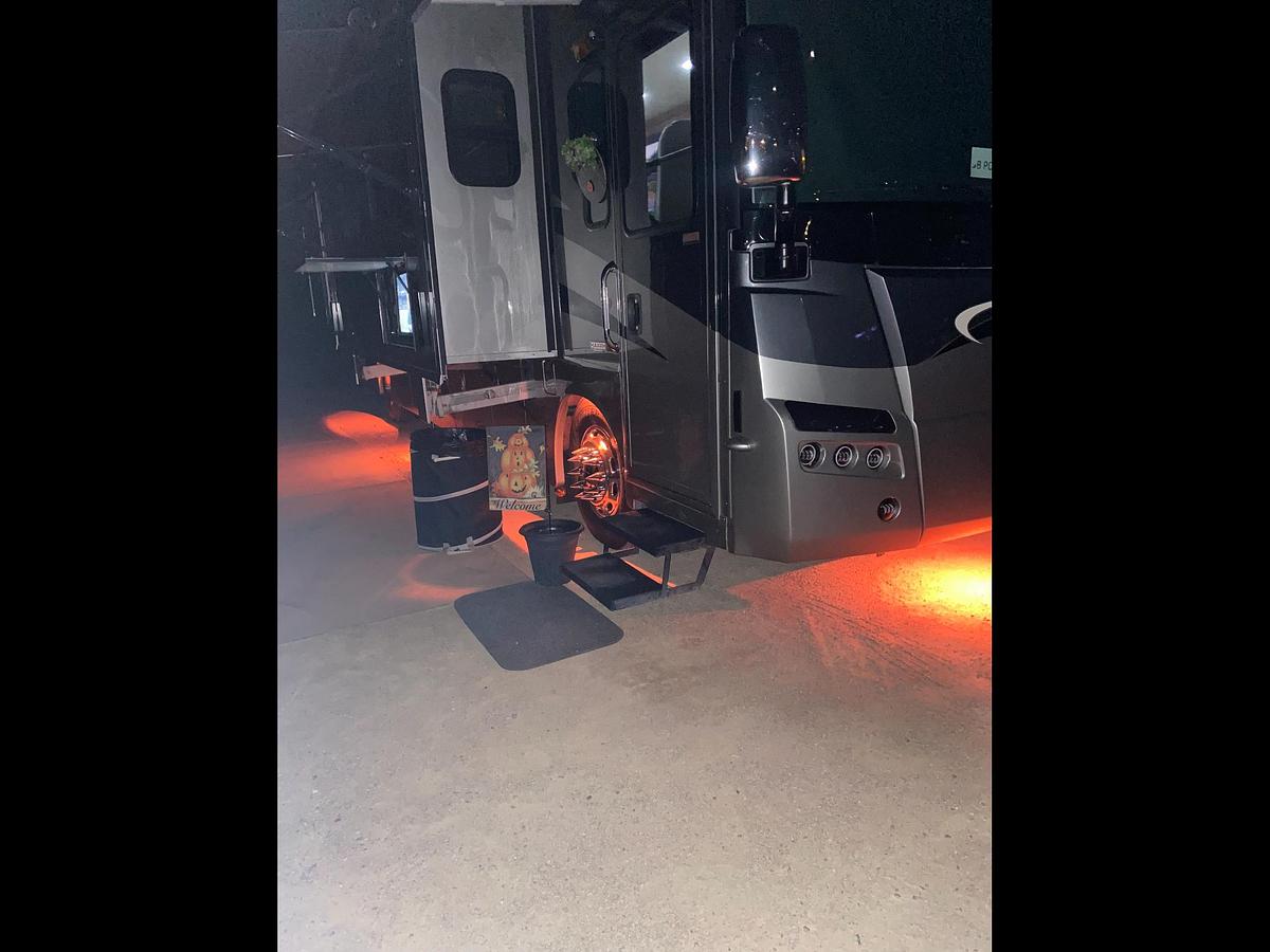 Used 2010 Winnebago Tour 40BD Class A Motorhome