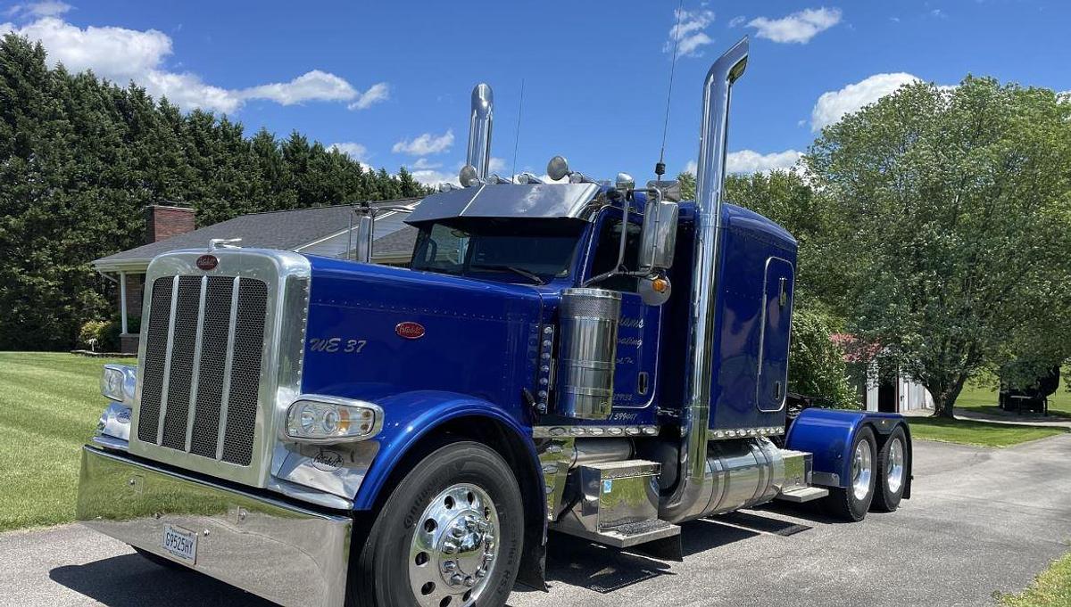 Used 2016 Peterbilt 389 with trailer