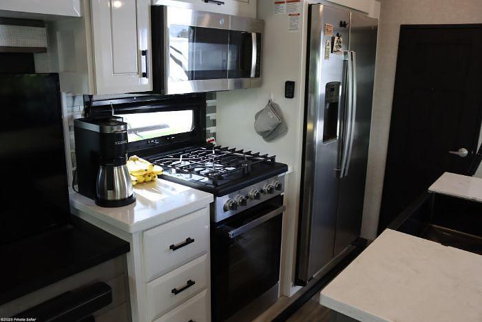 Used 2024 Jayco Pinnacle 37MDQS