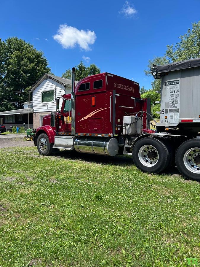 Used 2000 International 9900I Commercial Truck