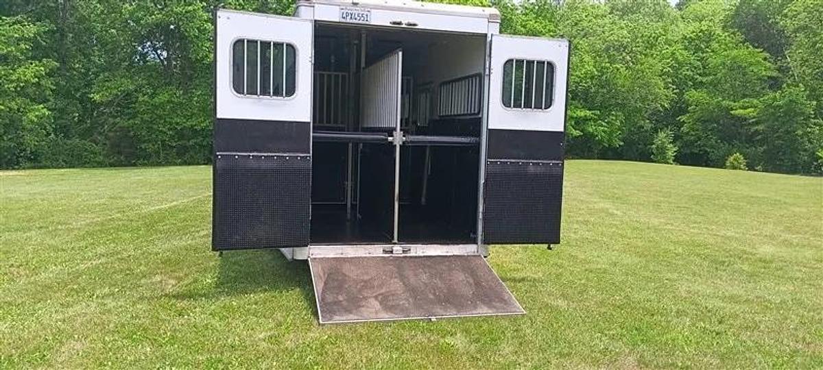 Used 2017 Sundowner Transporter 6 Horse