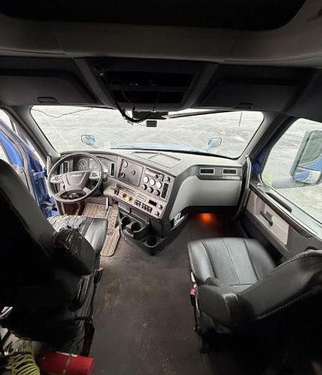 Used 2019 Freightliner CASCADIA 126