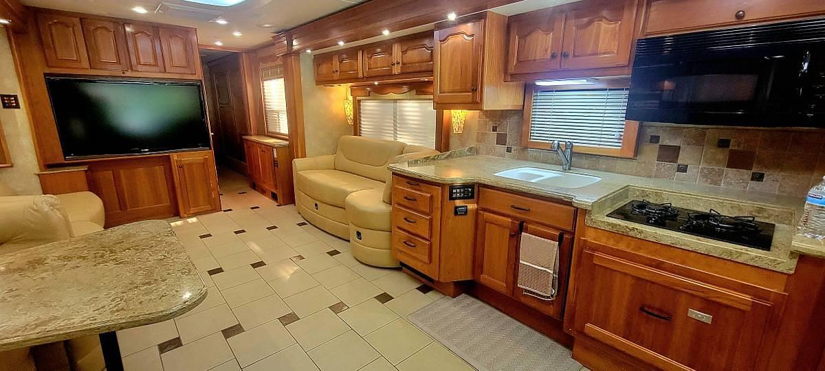 Used 2009 Country Coach Allure 470