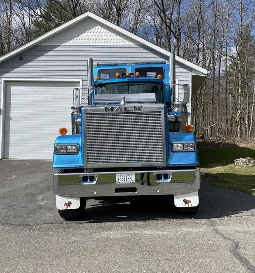 Used 1989 Mack Superliner RW713