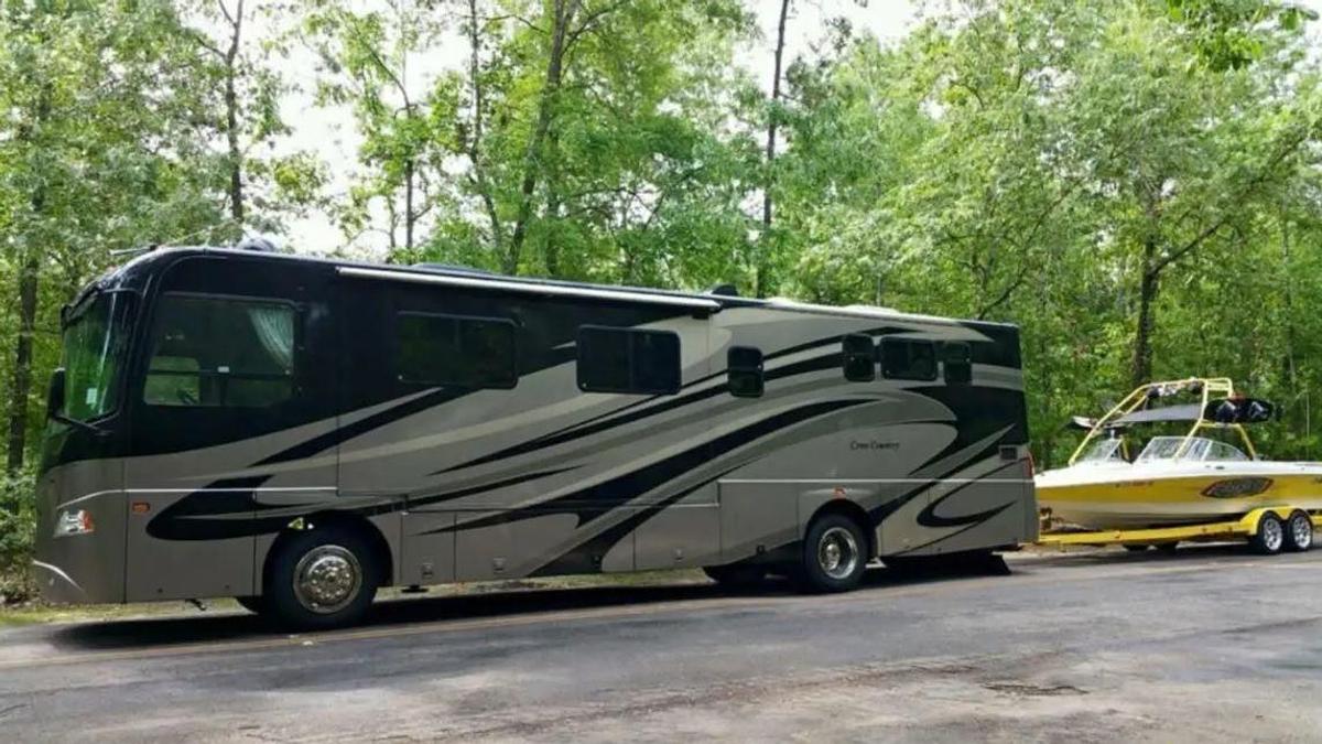 Used 2008 Coachmen Cross Country 382DS Class A Motorhome