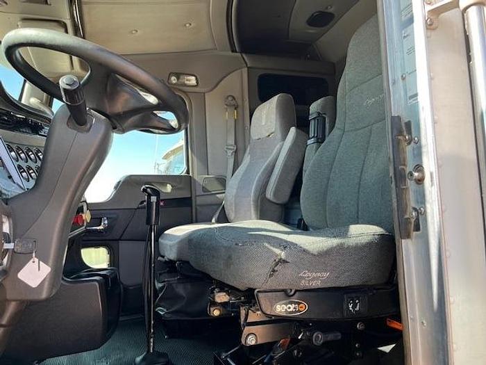 Used 2014 Kenworth T800 Sleeper