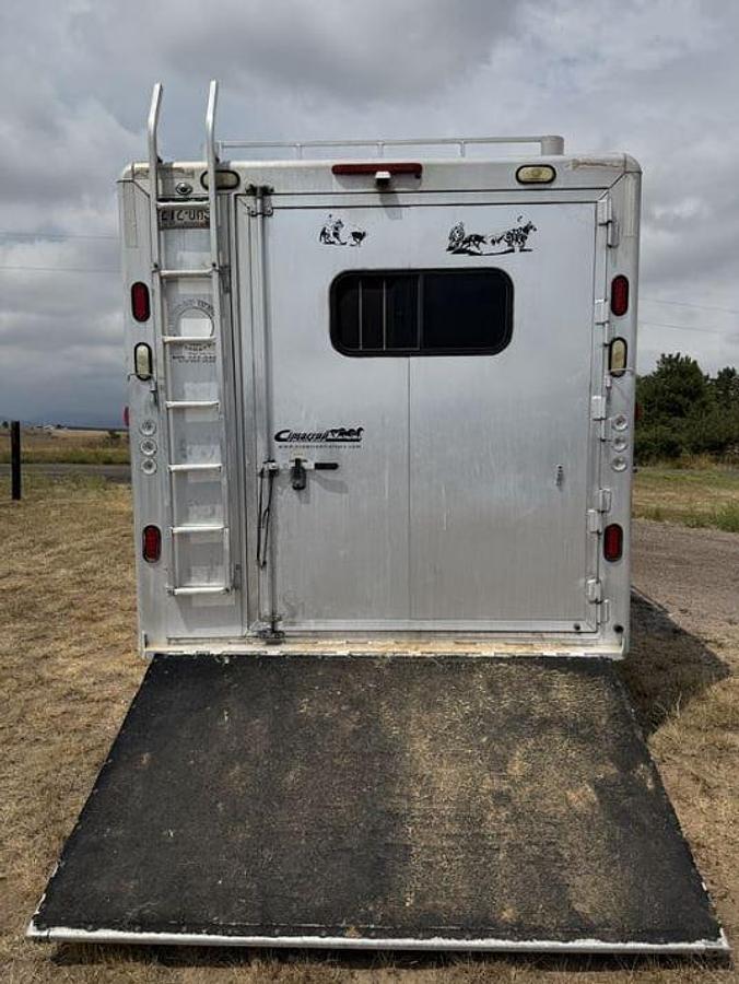 Used 2006 Cimarron 5 Horse Trailer