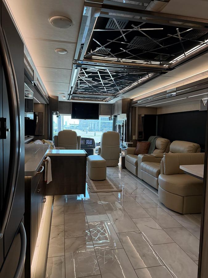 Used 2024 Tiffin Zephyr 45FZ