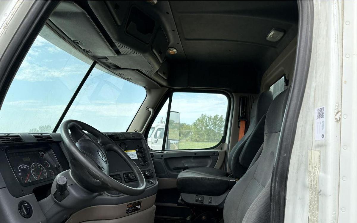 Used 2012 Freightliner Cascadia 113 Day Cab Semi Truck