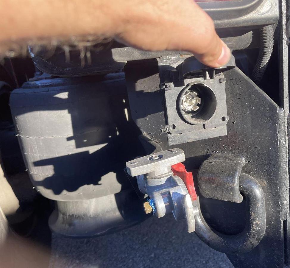 Used 2019 FREIGHTLINER CASCADIA 126