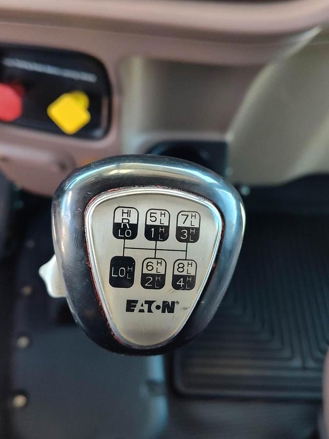 Used 2015 Peterbilt 389 Sleeper Semi Truck