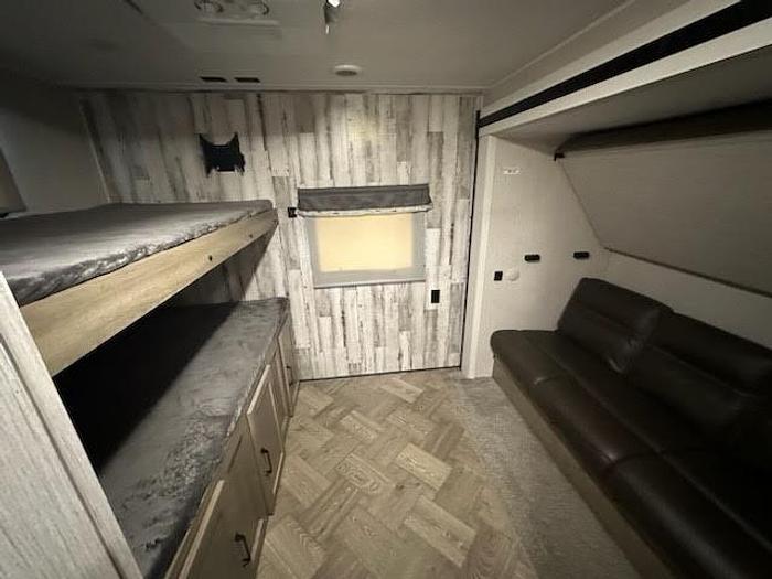 Used 2022 Palomino Puma 32BHQS