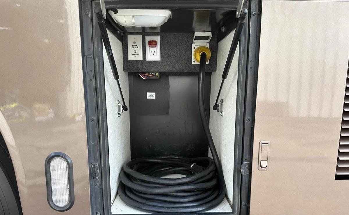 Used 2003 Fleetwood Revolution 40C
