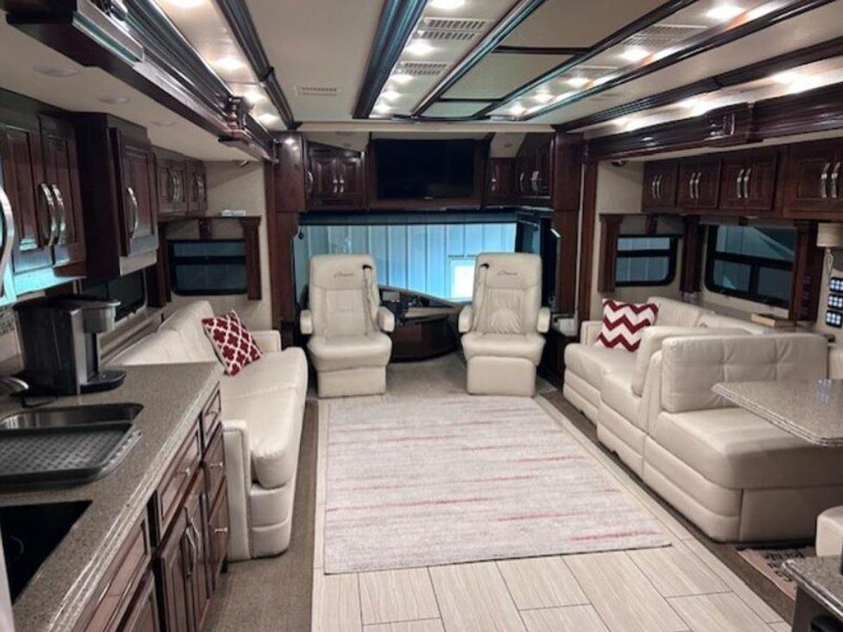 Used 2017 American Coach American Dream 45T
