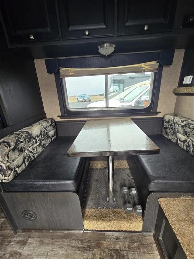 Used 2012 Platinum Coach 3 Horse LQ