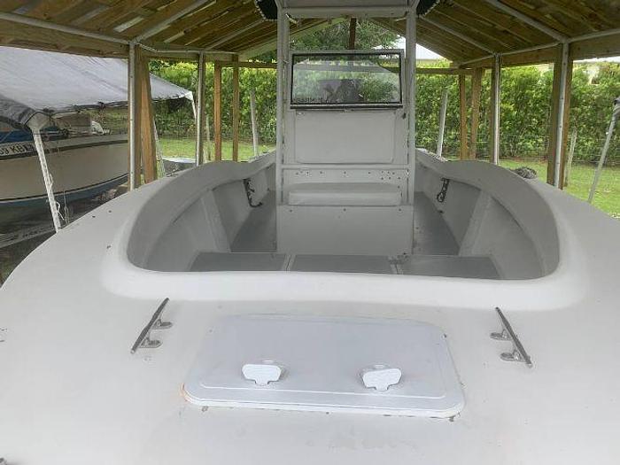 Used 1989 Larson Center Console Powerboat
