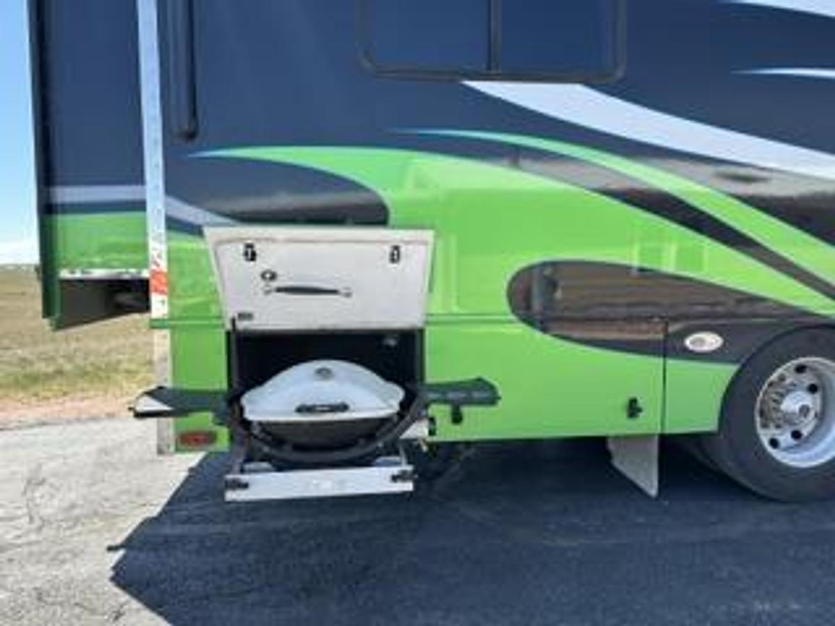 Used 2008 Renegade Classic Super C Motorhome
