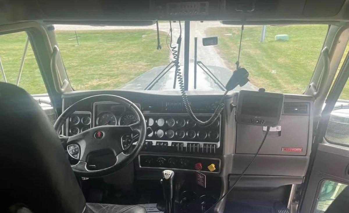 Used 2017 Kenworth W900 Sleeper Semi Truck