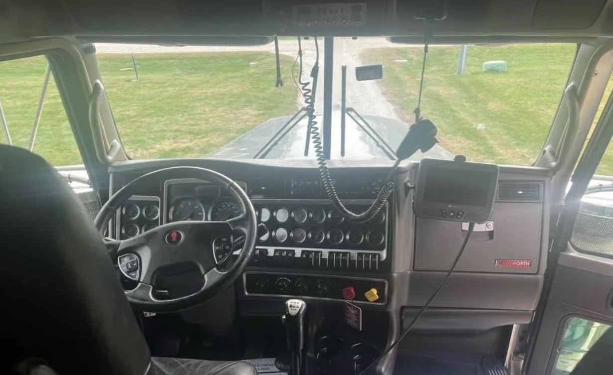 Used 2017 Kenworth W900 Sleeper Semi Truck