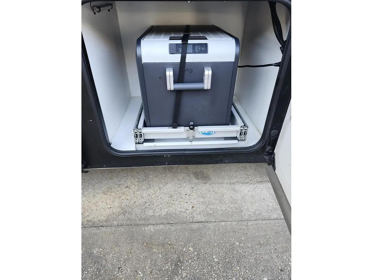 Used 2022 Fleetwood Discovery Lxe 44s