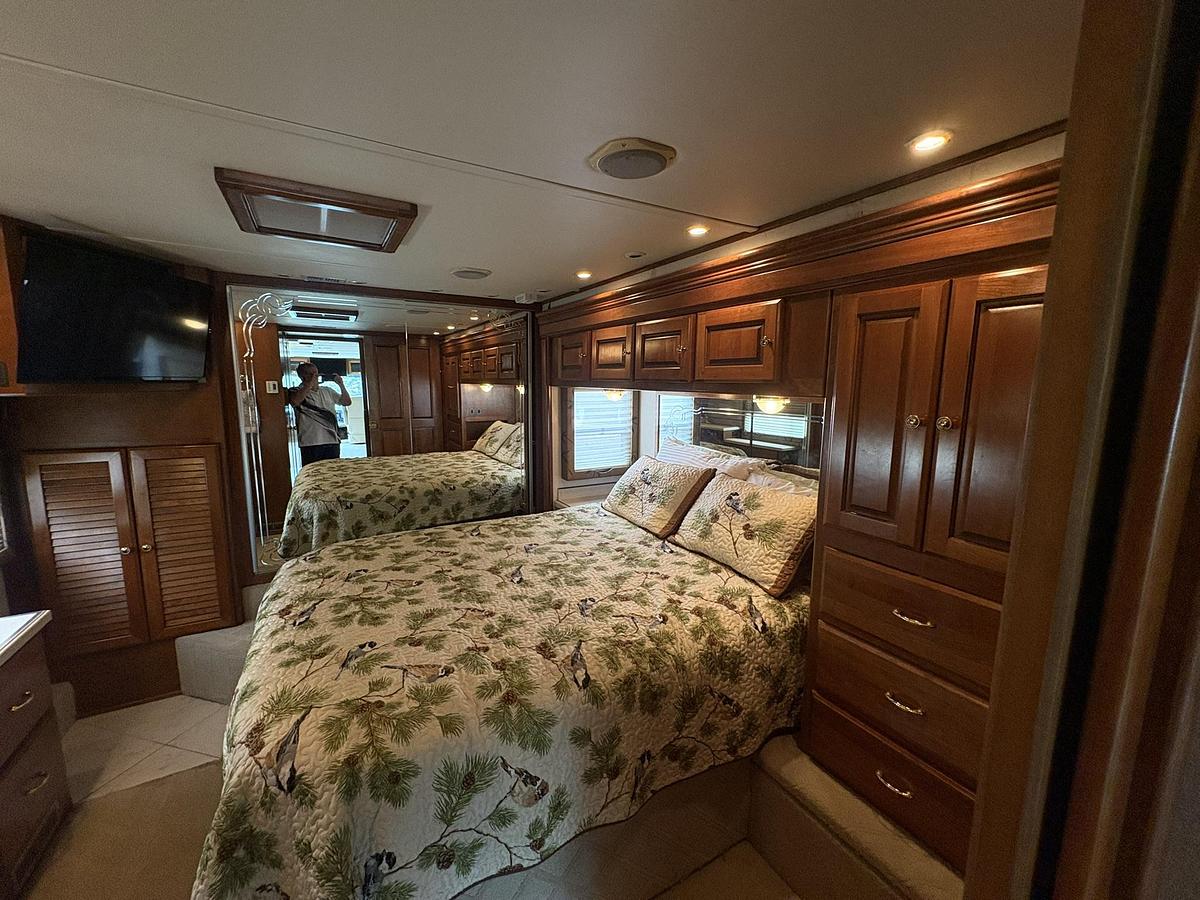 Used 2003 Monaco Dynasty 38 Earl