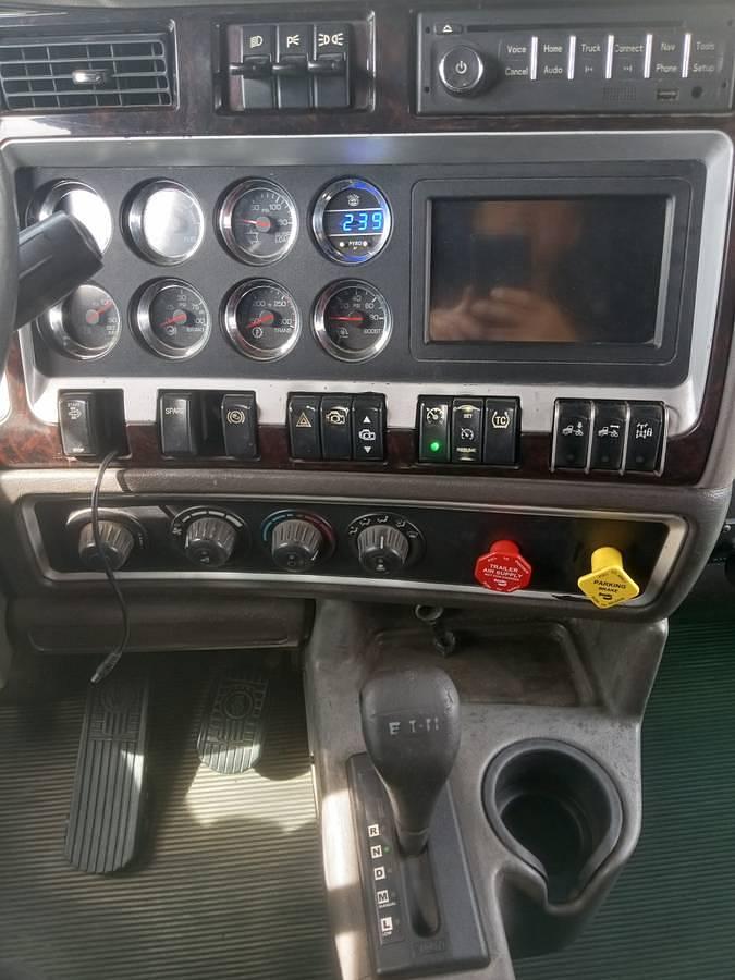 Used 2013 Kenworth T660 Sleeper Semi Truck