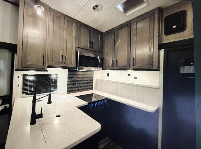 Used 2021 Heartland Road Warrior RW 414