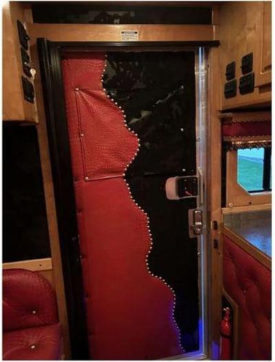 Used 2010 Hart 3 Horse Trailer With Living Quarters