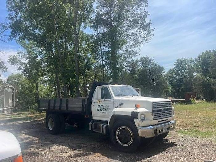 Used 1994 Ford F700 Dump Truck