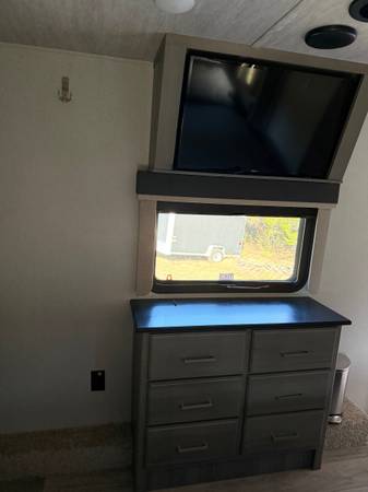 Used 2021 Keystone Montana 3121RL