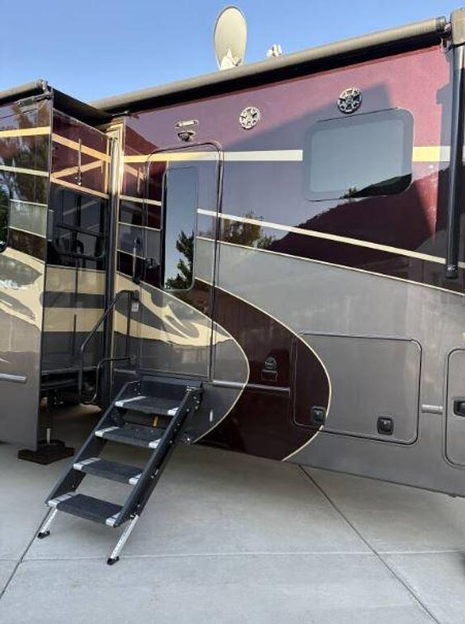 Used 2023 Luxe Elite 44FL Fifth Wheel