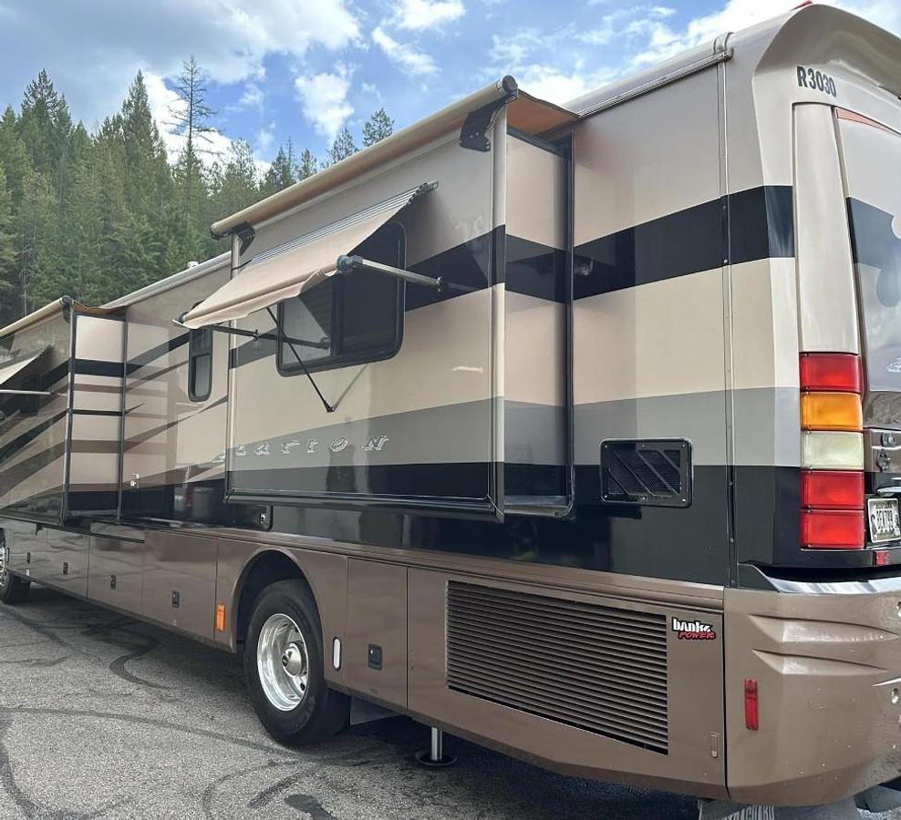 Used 2003 Fleetwood Revolution 40C