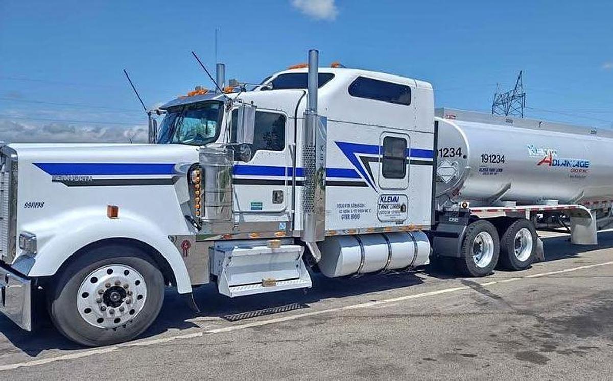 Used 2002 Kenworth W900 Sleeper Truck