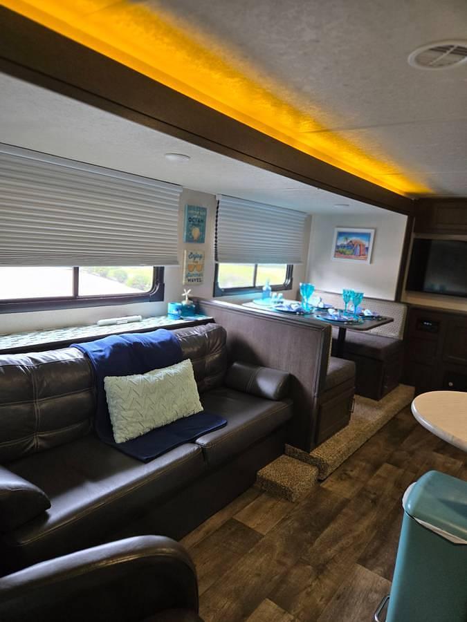 Used 2018 Forest River Salem Cruise Lite T254RLXL 30' Travel Trailer