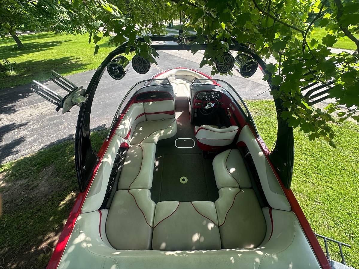 Used 2008 Malibu Wakesetter Ski Boat