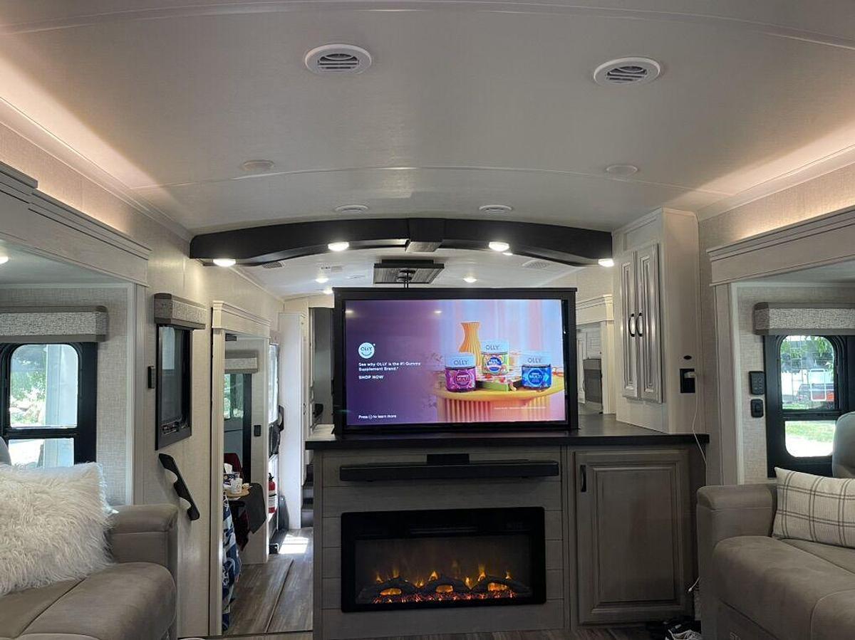 Used 2024 Jayco North Point 382FLRB