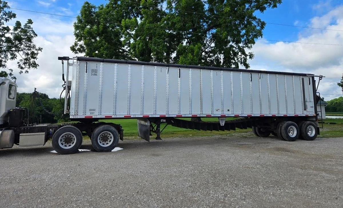 Used 2021 Valley Farms Industries Belt Trailer