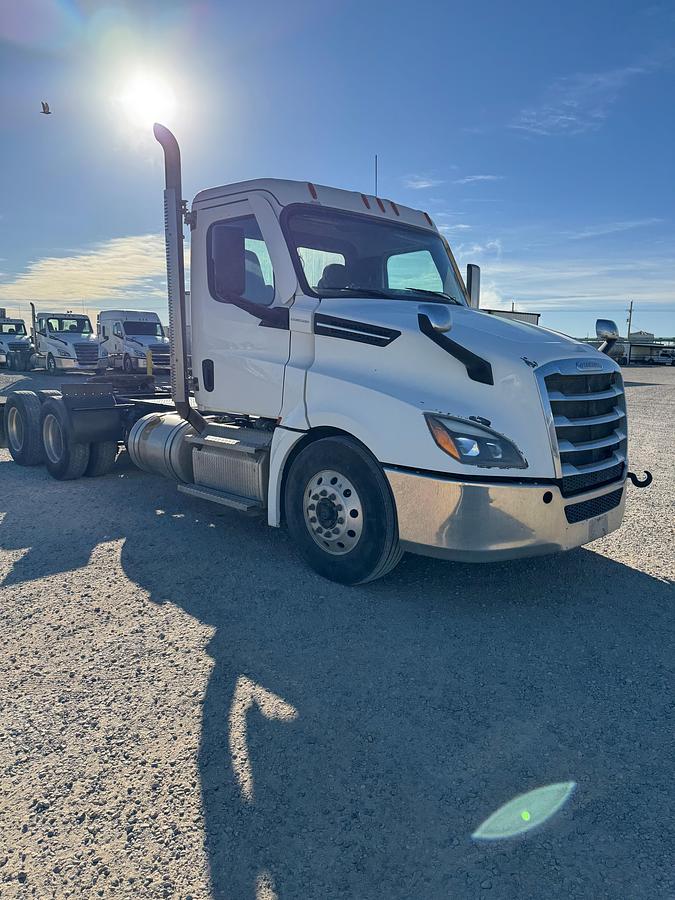 Used 2020 Freightliner Cascadia 126