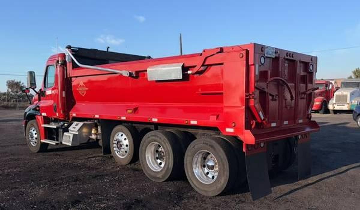 Used 2020 Freightliner Cascadia