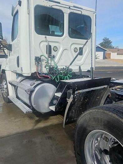 Used 2013 Freightliner Cascadia 125