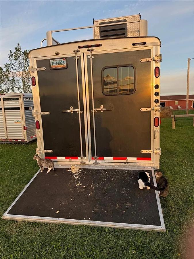 Used 2014 Bison Travel Coach 3 Horse Trailer