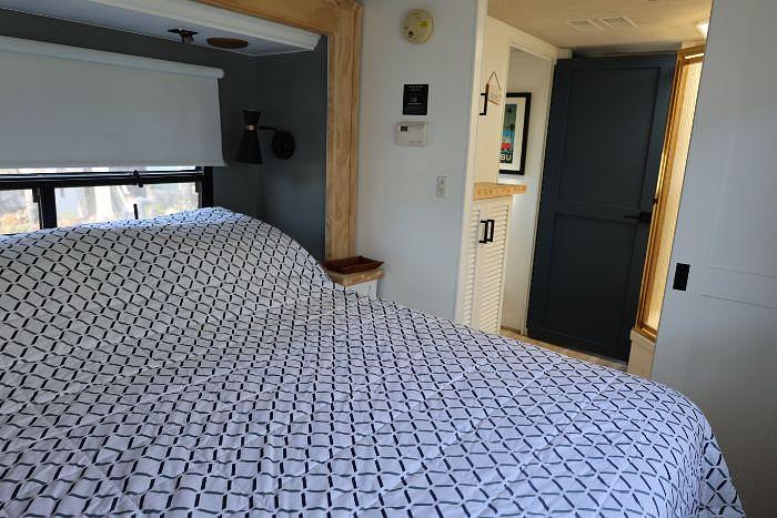 Used 2002 Fleetwood Discovery 37U