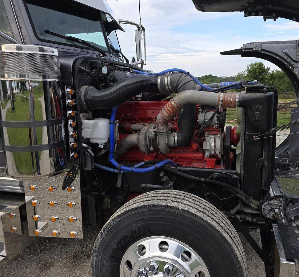 Used 2006 Peterbilt 379 Sleeper Truck