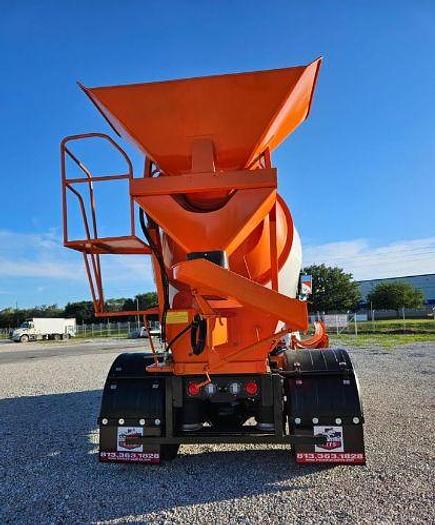 Used 2018 KENWORTH T300 Concrete Mixer Truck