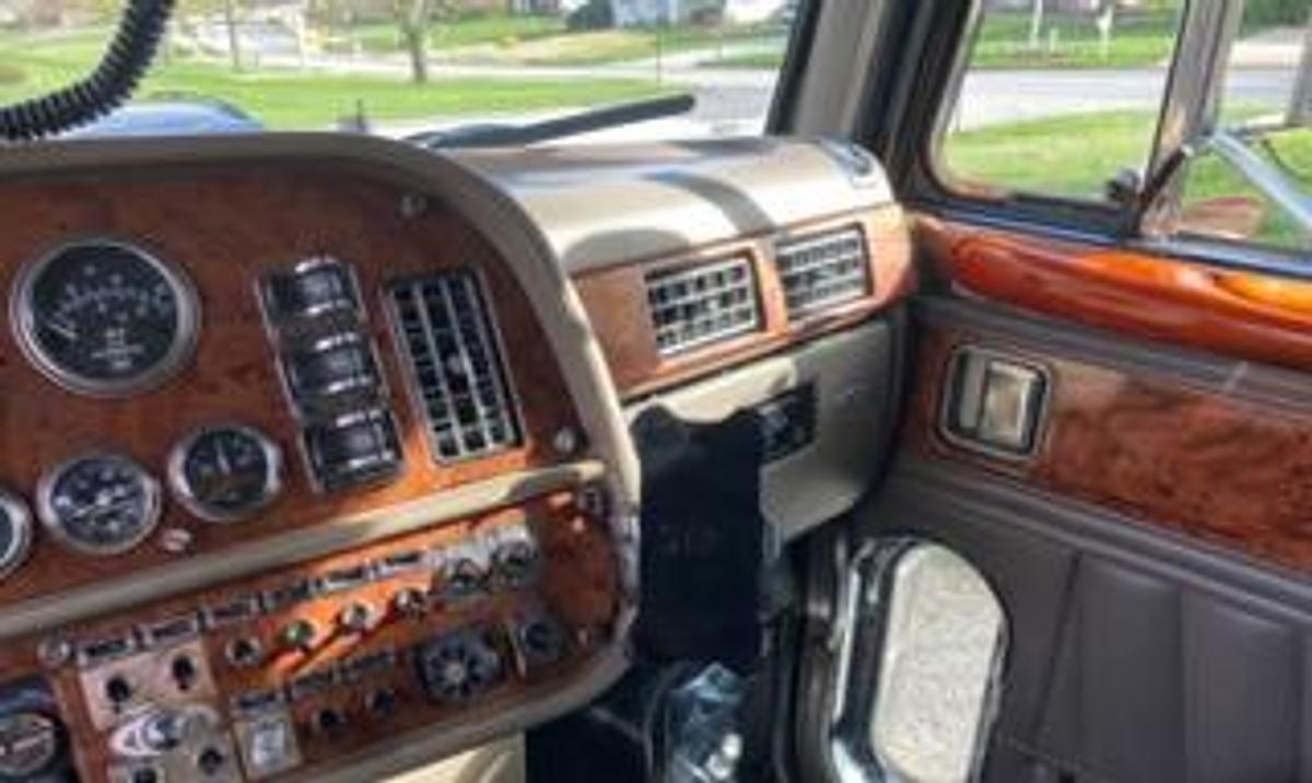 Used 2003 Peterbilt 379EXHD Extended Hood