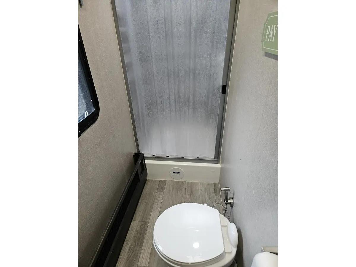 Used 2022 Dynamax Isata 5 30FW